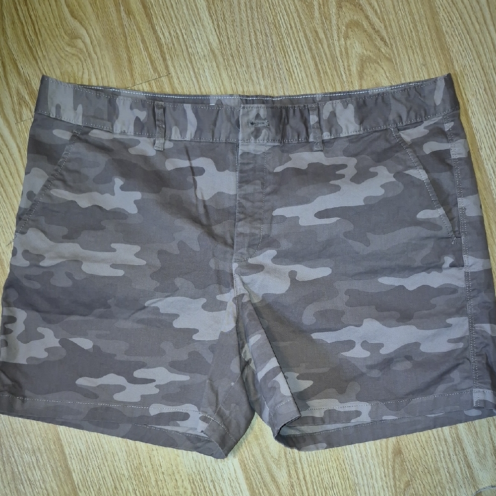 Eddie Bauer Brown Camouflage LegendWash Stretch Shorts Size 16